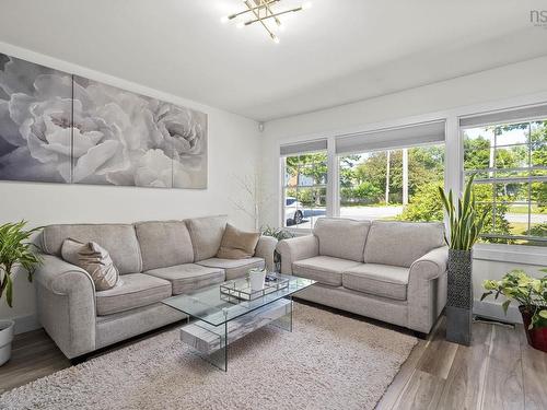 2 Hilltop Terrace, Dartmouth, NS - Indoor Photo Showing Living Room