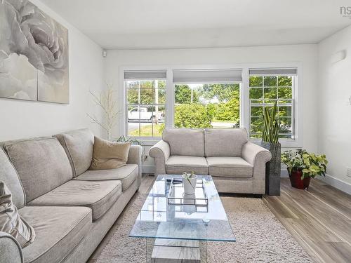 2 Hilltop Terrace, Dartmouth, NS - Indoor Photo Showing Living Room