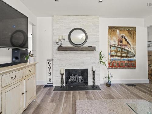2 Hilltop Terrace, Dartmouth, NS - Indoor Photo Showing Living Room With Fireplace