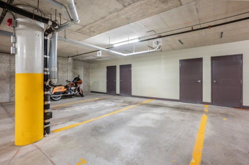 Garage - 104-97 Av. De Dompierre, Candiac, QC - Indoor Photo Showing Garage