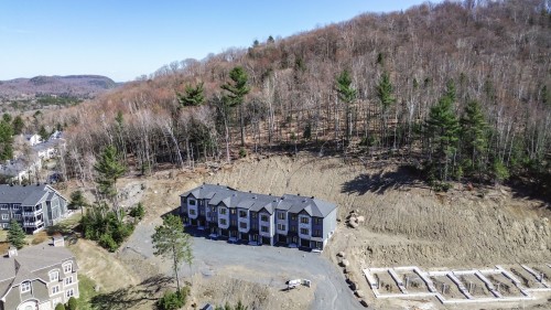 Vue d'ensemble - 705 Ch. Des Conifères, Piedmont, QC - Outdoor With View