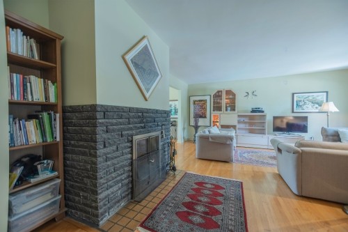Salon - 242 Av. De Sanford, Saint-Lambert, QC - Indoor Photo Showing Living Room With Fireplace