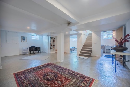 Salle familiale - 242 Av. De Sanford, Saint-Lambert, QC - Indoor