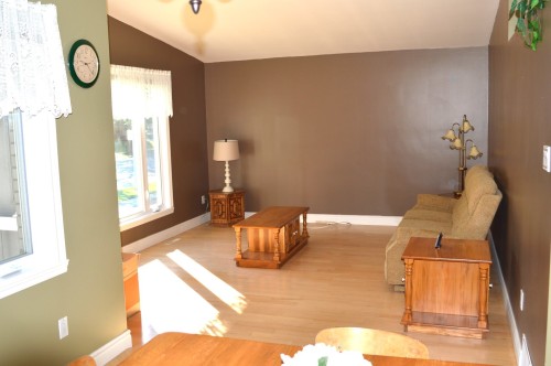Salon - 2830 Av. Pratte, Saint-Hyacinthe, QC - Indoor