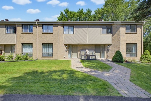 44-555Z Montrose Drive  Beaconsfield, QC H9W 6B4