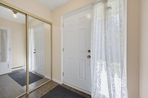 Hall d'entrée/Vestibule - 44-555 Montrose Drive, Beaconsfield, QC - Indoor Photo Showing Other Room