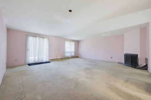 Salon - 44-555 Montrose Drive, Beaconsfield, QC - Indoor Photo Showing Other Room