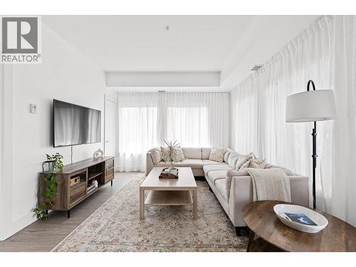 4380 Lakeshore Road Unit# 206, Kelowna, BC - Indoor Photo Showing Living Room