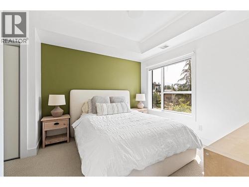 4380 Lakeshore Road Unit# 206, Kelowna, BC - Indoor Photo Showing Bedroom