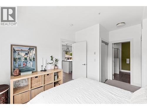 4380 Lakeshore Road Unit# 206, Kelowna, BC - Indoor Photo Showing Bedroom