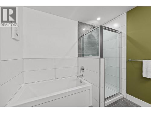 4380 Lakeshore Road Unit# 206, Kelowna, BC - Indoor Photo Showing Bathroom