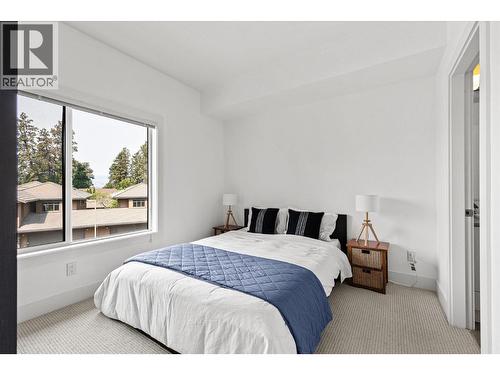 4380 Lakeshore Road Unit# 206, Kelowna, BC - Indoor Photo Showing Bedroom