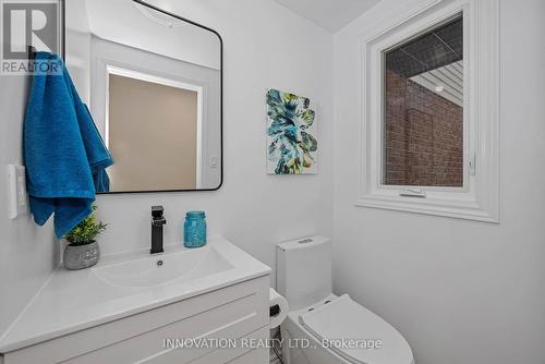 33 Exeter Drive, Ottawa, ON - Indoor Photo Showing Bathroom