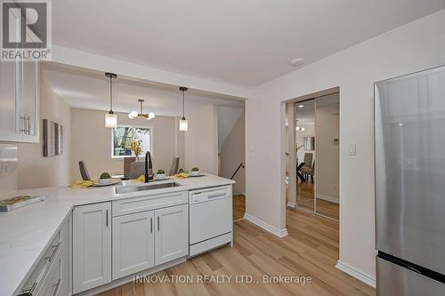 33 Exeter Drive, Ottawa, ON - Indoor Photo Showing Kitchen
