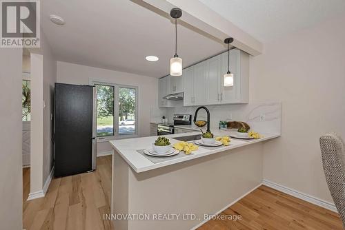 33 Exeter Drive, Ottawa, ON - Indoor Photo Showing Kitchen