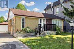 302 PALMER AVENUE Richmond Hill, ON L4C 1P3