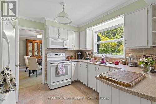 865 Meadow Wood Road, Mississauga, ON - Indoor Photo Showing Kitchen