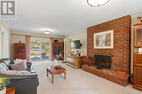 865 Meadow Wood Road, Mississauga, ON - Indoor Photo Showing Living Room With Fireplace
