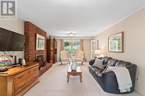 865 Meadow Wood Road, Mississauga, ON - Indoor Photo Showing Living Room