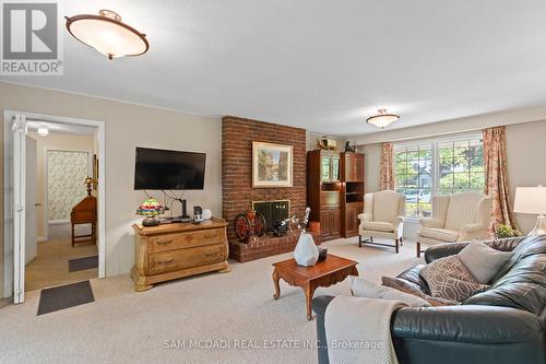 865 Meadow Wood Road, Mississauga, ON - Indoor Photo Showing Living Room