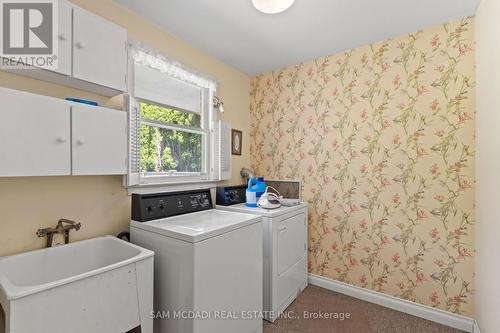 865 Meadow Wood Road, Mississauga, ON - Indoor Photo Showing Laundry Room