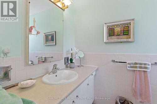 865 Meadow Wood Road, Mississauga, ON - Indoor Photo Showing Bathroom