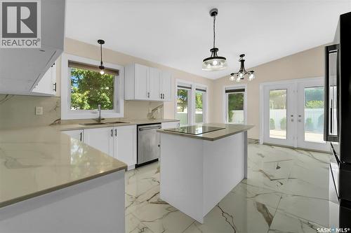303 Haslam Crescent, Saskatoon, SK - Indoor Photo Showing Kitchen