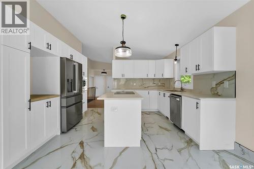 303 Haslam Crescent, Saskatoon, SK - Indoor Photo Showing Kitchen With Stainless Steel Kitchen
