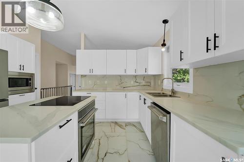 303 Haslam Crescent, Saskatoon, SK - Indoor Photo Showing Kitchen With Double Sink