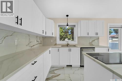 303 Haslam Crescent, Saskatoon, SK - Indoor Photo Showing Kitchen