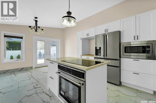 303 Haslam Crescent, Saskatoon, SK - Indoor Photo Showing Kitchen With Stainless Steel Kitchen
