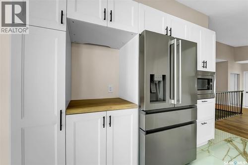 303 Haslam Crescent, Saskatoon, SK - Indoor Photo Showing Kitchen With Stainless Steel Kitchen