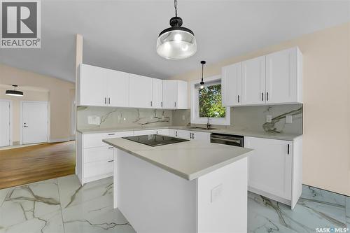 303 Haslam Crescent, Saskatoon, SK - Indoor Photo Showing Kitchen