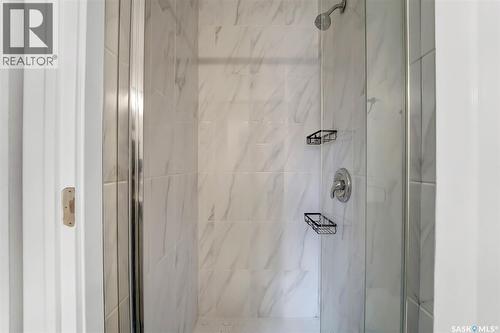 303 Haslam Crescent, Saskatoon, SK - Indoor Photo Showing Bathroom