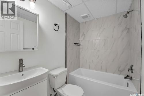 303 Haslam Crescent, Saskatoon, SK - Indoor Photo Showing Bathroom