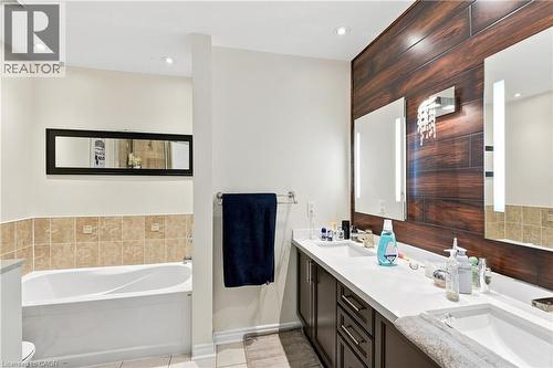 1050 Ryckman Common, Burlington, ON - Indoor Photo Showing Bathroom