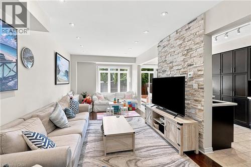 1050 Ryckman Common, Burlington, ON - Indoor Photo Showing Living Room