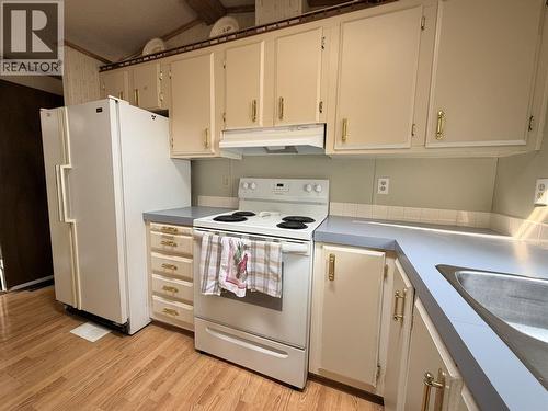 10 2155 Commodore Crescent, Williams Lake, BC - Indoor Photo Showing Kitchen