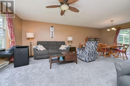 Living Room/ Dining oom - 5471 8Th Line, Essa, ON - Indoor Photo Showing Living Room