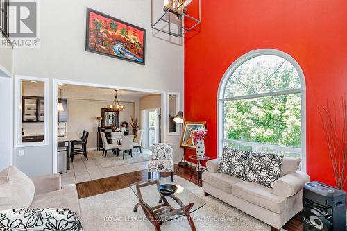944 O'Reilly Crescent, Shelburne, ON - Indoor Photo Showing Living Room