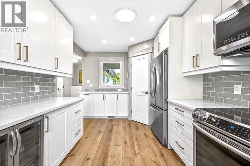39 Elkview Drive, Fernie, BC - Indoor Photo Showing Kitchen With Upgraded Kitchen