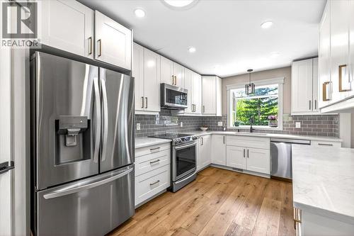 39 Elkview Drive, Fernie, BC - Indoor Photo Showing Kitchen With Upgraded Kitchen