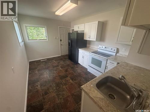 755 Cameron Street, Regina, SK - Indoor Photo Showing Kitchen