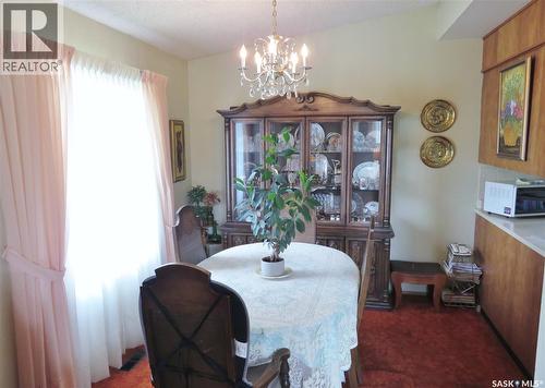 639 Acadia Drive, Saskatoon, SK - Indoor Photo Showing Dining Room
