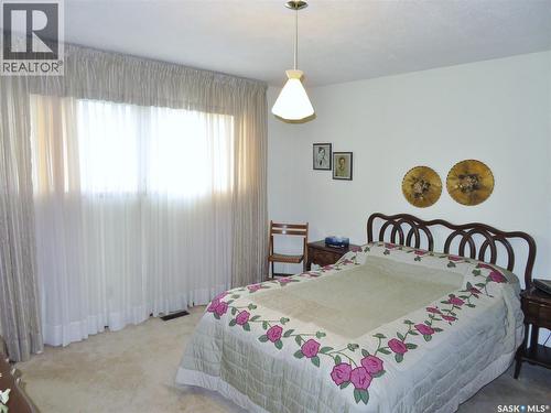 639 Acadia Drive, Saskatoon, SK - Indoor Photo Showing Bedroom