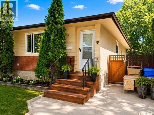 19 Cooper Crescent, Regina, SK - Outdoor With Exterior