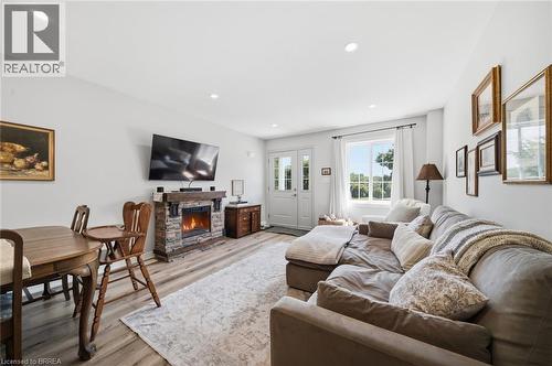 28B Grandview Street, Brantford, ON - Indoor Photo Showing Living Room With Fireplace
