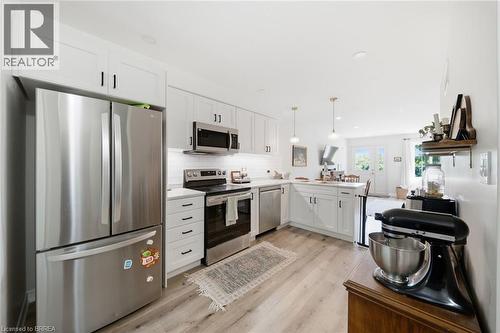 28B Grandview Street, Brantford, ON - Indoor Photo Showing Kitchen With Upgraded Kitchen
