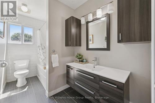 273 Colborne Street, Centre Wellington (Elora/Salem), ON - Indoor Photo Showing Bathroom