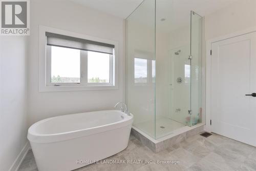W 2 - 108 Pine Hill Crescent E, Aurora, ON - Indoor Photo Showing Bathroom